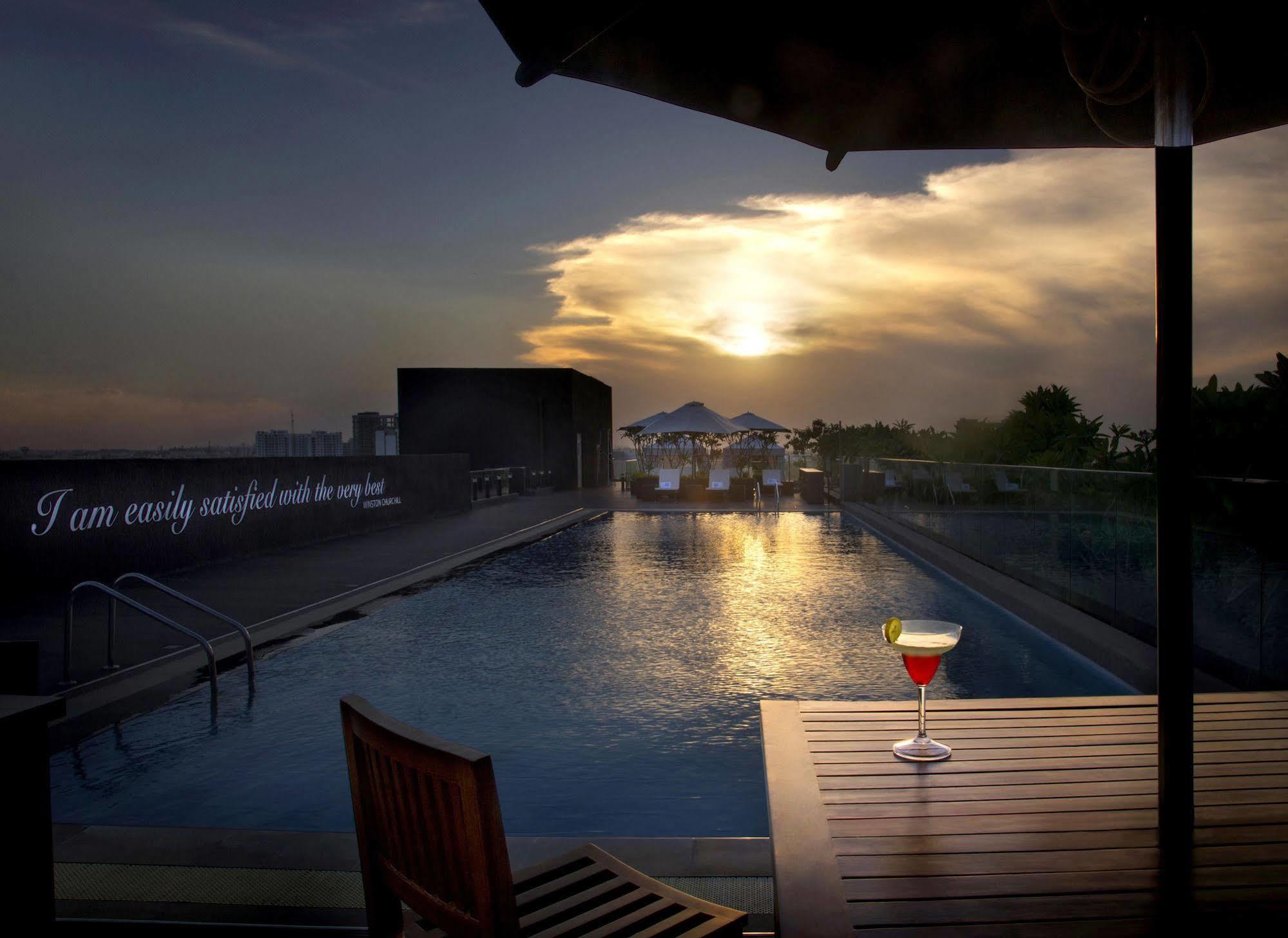 The Waverly Hotel & Residences Bangalore Dış mekan fotoğraf